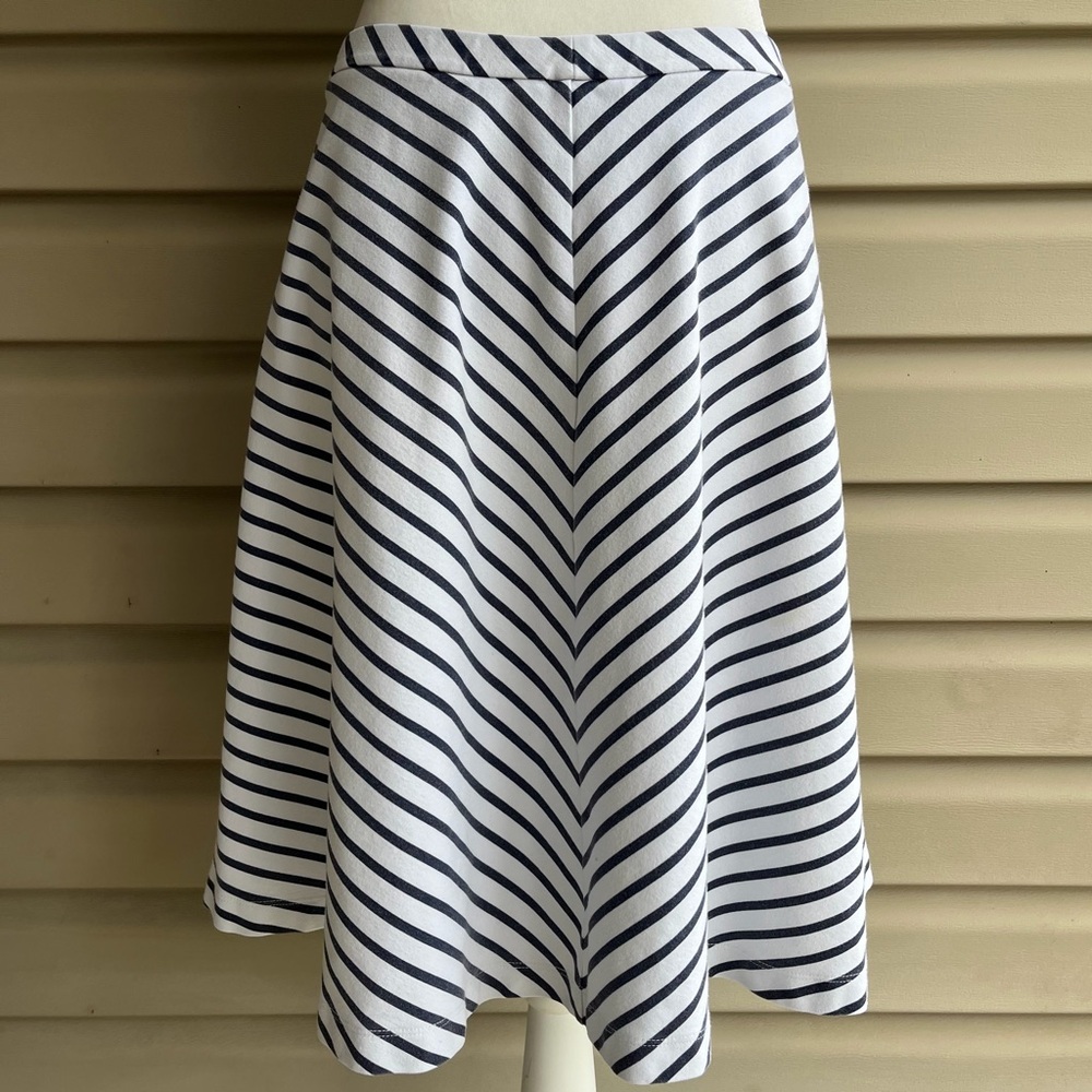 •Lands’ End• Ponte Knit A-Line Navy Stripe Skirt - Size Medium - Picture 6 of 9